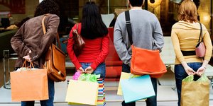 Αναστέλλεται επισήμως η κυριακάτικη λειτουργία των καταστημάτων -Τι ανακοίνωσε τ