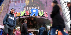 Το κατάστημα Toys ‘R’ Us στην Times Square. Πηγή φωτό: AP/ Mary Altaffer