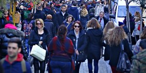 Κίνηση στα εμπορικά καταστήματα