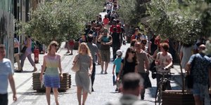 Ανοιχτά θα είναι αύριο τα εμπορικά καταστήματα. Φωτογραφία: Eurokinissi
