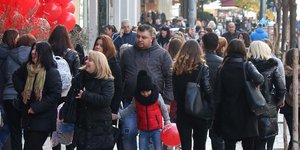 Ανοιχτά θα είναι σήμερα τα καταστήματα (Φωτογραφία: MOTIONTEAM/ΦΑΝΗ ΤΡΥΨΑΝΗ)