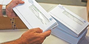Πέλεκυς 100.000 κατασχέσεων για οφειλές σε Ταμεία και εφορία
