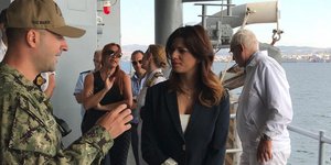Η υφυπουργός Μακεδονίας Θράκης πάνω στην ναυαρχίδα του Αμερικανικού Στόλου