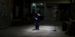 Καθαρίστρια εργάζεται / Φωτογραφία: ΑΡ