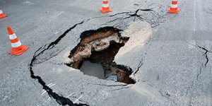 Καθίζηση στη λεωφόρο Μεσογείων (Φωτογραφία: IntimeNews/ΚΑΠΑΝΤΑΗΣ ΔΗΜΗΤΡΗΣ)