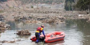 Συγκλονιστικό βίντεο από τη διάσωση 4χρονου που θάφτηκε κάτω από τόνους λάσπης μ