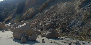 Νέες κατολισθήσεις στο Πλωμάρι/ Φωτογραφία: lesvosnews