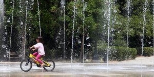 Πέφτει η θερμοκρασία τη Δευτέρα - Μπουρίνια θα σαρώσουν τα βόρεια