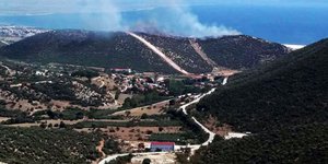 Η φωτιά απειλεί το χωριό Χαλκερό.