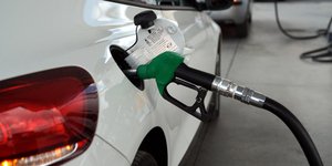 Μειώθηκε η κατανάλωση αμόλυβδης και ενισχύθηκε η κατανάλωση της σούπερ αμόλυβδης/Φωτογραφία: Eurokinissi