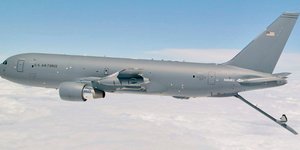Αεροσκάφος ανεφοδιασμού KC-46A της Boeing εν πτήσει (Φωτογραφία: Wikipedia) 