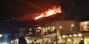 Πυρκαγιά ξέσπασε στην περιοχή Βουρκάρι στη Τζιά/ Φωτογραφία: Facebook