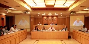 Με ομαδικές παραιτήσεις απειλούν οι δήμαρχοι της χώρας
