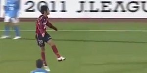 Η πιο μακρινή κεφαλιά-γκολ; [βίντεο]