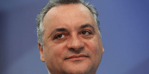 Εργαζόμενοι της ΕΡΤ επιτέθηκαν στον Μανώλη Κεφαλογιάννη – Εκείνος ζητούσε να κλε