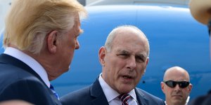 Ο Ντόναλντ Τραμπ και ο προσωπάρχης του Λευκού Οίκου