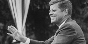 Σε δημοπρασία 650 αντικείμενα του Κένεντι - Στο σφυρί η ζωή του δολοφονημένου πρ