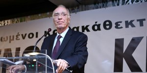 O Βασίλης Λεβέντης/ Φωτογραφία intime