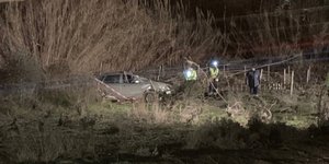Το ΙΧ στο οποίο επέβαιναν οι τρεις άτυχοι άνθρωποι/ Φωτογραφία: ANT1