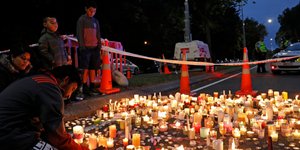 αναμμένα κεριά στη μνήμη των θυμάτων του μακελειού στη Νέα Ζηλανδία/Φωτογραφία: AP