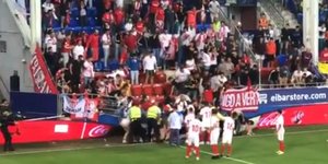 Η στιγμή της κατάρευσης της κερκίδας -Φωτογραφία: twitter