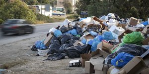 Σκουπίδια στους δρόμους της Κέρκυρας (Φωτογραφία: EUROKINISSI/ ΓΙΩΡΓΟΣ ΚΟΝΤΑΡΙΝΗΣ)