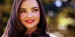 Πάσχα με τη Μιράντα Κερ: Το «αμαρτωλό» σέξι κουνελάκι της πασαρέλας [βίντεο]