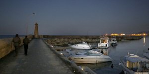 Στην Κερύνεια μεταφέρθηκε το αλιευτικό (Φωτογραφία αρχείου: AP/ Petros Karadjias)