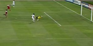 Εστειλε την μπάλα στα... ουράνια προ κενής εστίας [βίντεο]