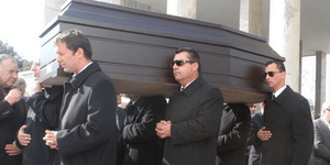 Συγκίνηση στο «στερνό αντίο» για τον Γιώργο Κολοκυθά [εικόνες]