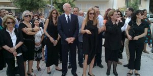 Συγγενείς και φίλοι είπαν το τελευταίο αντίο στην Θεανώ Παπαπάνου