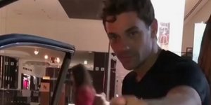 Ο Αποστόλης Τότσικας κάνει Kiki Challenge/ Φωτογραφία: Instagram