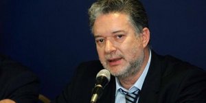 Μαξίμου σε Βενιζέλο: Δεν φεύγει ο διοικητής του ΟΑΕΔ - Βρούτσης: Κι όμως θα φύγε