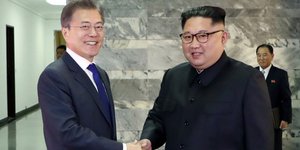 Νέες συνομιλίες ξεκίνησαν οι Βόρεια και Νότια Κορέα. Φωτογραφία: AP