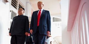 Κιμ Γιονγκ Ουν  & Ντόναλντ Τραμπ (Φωτογραφία: AP Photo/Evan Vucci)