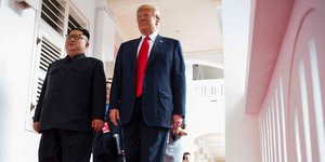 Κιμ Γιονγκ Ουν & Ντόναλντ Τραμπ (Φωτογραφία: AP Photo/Evan Vucci)