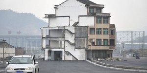 Αυτό θα πει να μένεις κυριολεκτικά στη μέση του δρόμου [εικόνες]