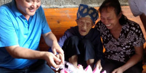 Η πιο ηλικιωμένη γυναίκα του κόσμου έκλεισε τα... 127 [εικόνες]