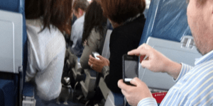 Ασφαλής η χρήση κινητού στο αεροπλάνο -Ελεύθερο το σερφάρισμα στους αιθέρες