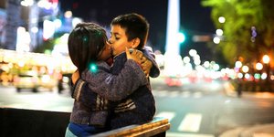 Εκατό φιλιά από όλο τον κόσμο -Ενα μοναδικό ταξίδι με «οδηγό» τις ιστορίες αγάπη