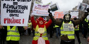 Τα «Κίτρινα Γιλέκα» εν δράση / Φωτογραφία: AP Images