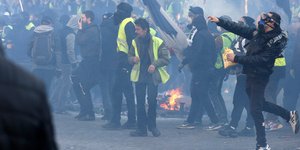 Διαδήλωση των «κίτρινων γιλέκων» στο Παρίσι (AP Photo/Christophe Ena)