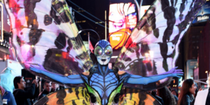 Η Χάιντι Κλουμ ντύθηκε έντομο για το Χάλοουιν: Καρέ καρέ η εκπληκτική μεταμόρφωσ