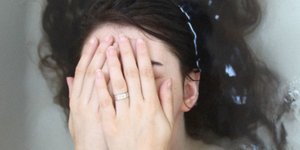 Το 90% των ανθρώπων μετανιώνει για κάτι: Πώς να αποβάλλετε τα ψυχικά βάρη
