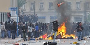 Τα μέτρα λιτότητας θα φέρουν κοινωνική έκρηξη στην ελληνική κοινωνία