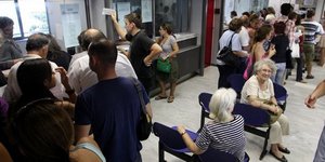 Τις 500.000 έφτασαν οι αιτήσεις για το κοινωνικό μέρισμα -Ούτε οι μισές δεν έχου
