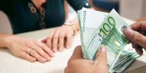 Σε τρεις δόσεις η καταβολή του κοινωνικού μερίσματος - Τι προβλέπει η υπουργική