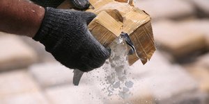 Χειροπέδες σε τέσσερις άνδρες στη Θεσσαλονίκη που είχαν πάνω τους 167 κιλά κοκαΐ