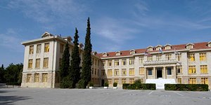 ΓΣΕΕ: Παράνομη απόφαση του Κολλεγίου Αθηνών για περικοπές μισθών των καθηγητών