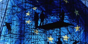 Ευρωβαρόμετρο: Ενας στους δύο Ελληνες δεν αισθάνεται Ευρωπαίος